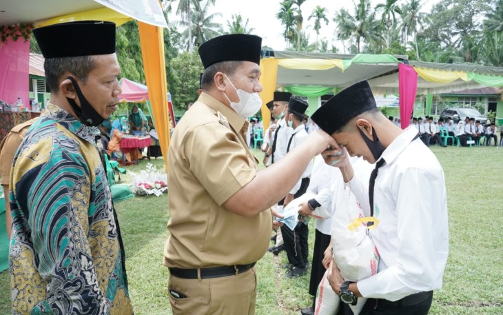 Wabup Asahan Lepas Peserta Didik Kelas IX MTs Al-Washliyah 64 Pasar Lembu