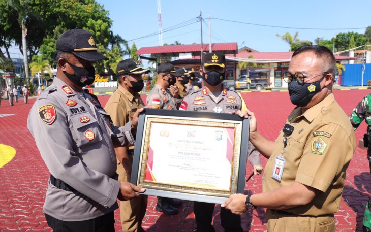 Kapolres Karimun Beri Penghargaan Kepada 3 Polsek dan 3 Kecamatan Dalam Penanganan Covid-19