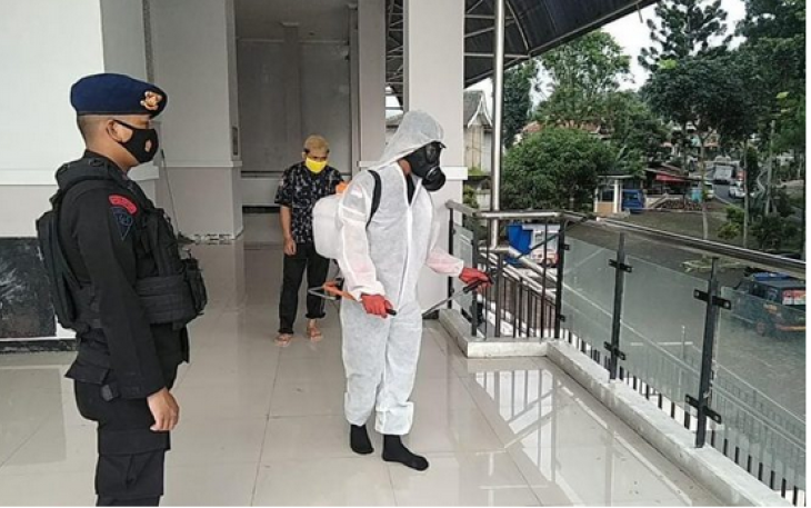 Satbrimob Polda Kepri Kembali Laksanakan Penyemprotan Desinfektan