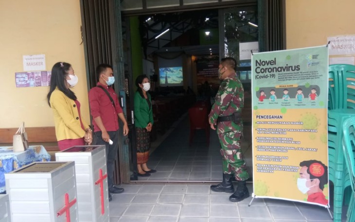 Babinsa Sinergi dengan Bhabinkamtibmas Amankan Ibadah di Gereja PPIK