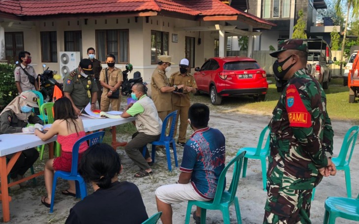 Danramil Pahandut Pimpin Razia Prokes, Pelanggar Jalani Swab Antigen