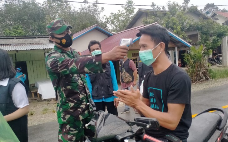 BABINSA KORAMIL 11/SILAT HILIR HADANG WARGA KELUAR MASUK DESA