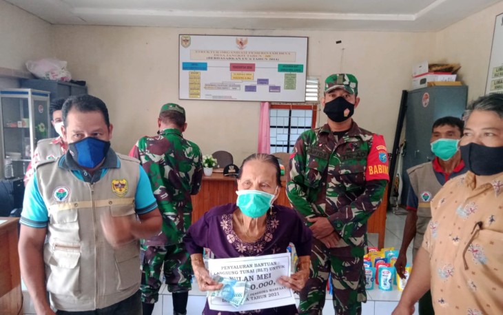 Babinsa Rungan Hulu Amankan Penyerahan BLT DD Tahap 5