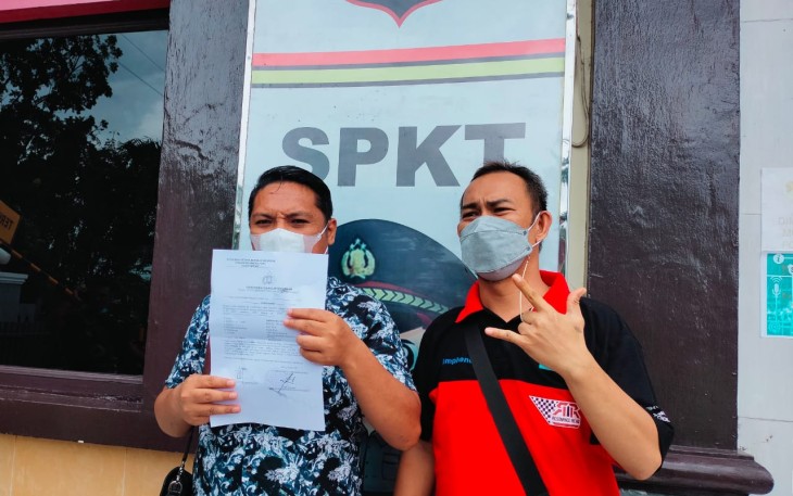 Pendukung Maurits Mantiri-Hengky Honandar (MM-HH) saat gelar konferensi pers