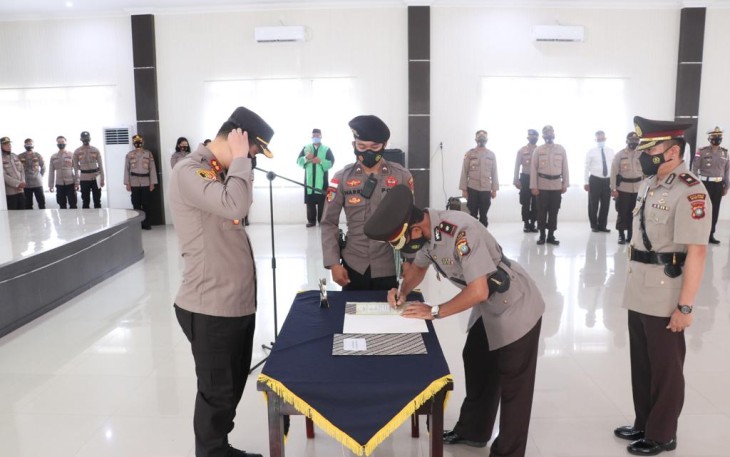 Polres Lingga Gelar Upacara Sertijab Wakapolres Lingga