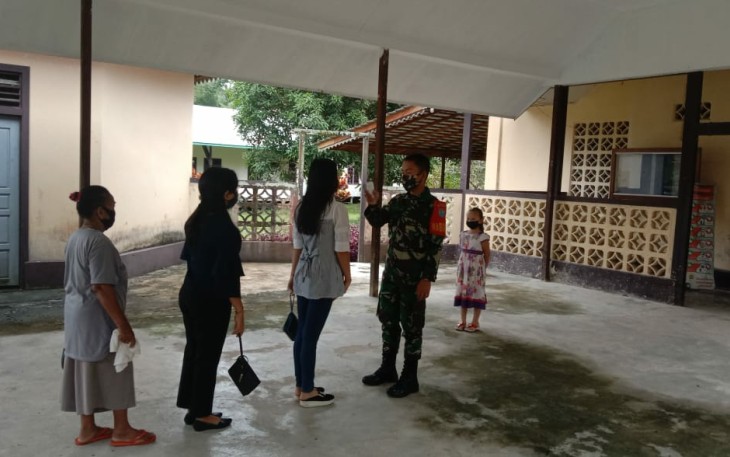 Sebelum Masuk Gereja Immanuel, Jemaah Misa Natal Wajib Cuci Tangan dan Cek Suhu 