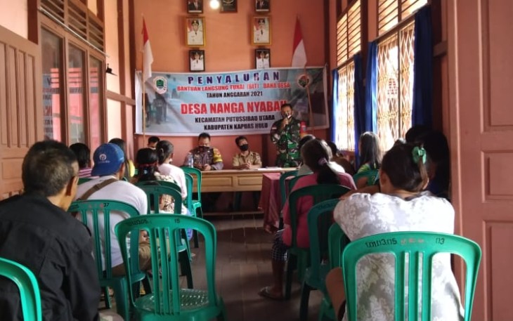 Babinsa Amankan Pembagian BLT DD Di Desa Binaanya