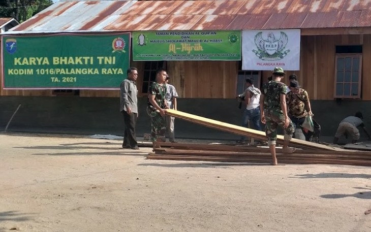 Koramil 1016-02 dan PKBPM Rehab Taman Pendidikan Alquran di Bukit Batu