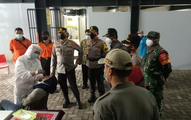 Rapid test pengunjung swalayan