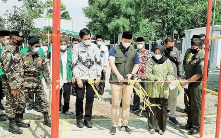 Bupati Kendal Dico M Ganinduto, B.Sc meresmikan sport center di Desa Mororejo Kaliwungu, Sabtu 29/5/2021