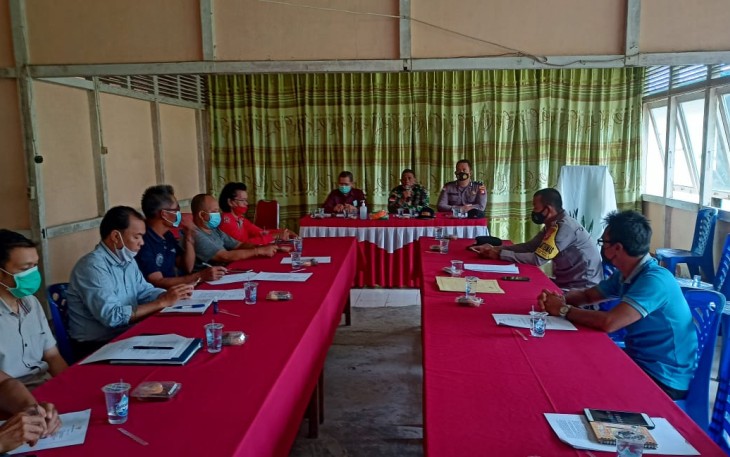 Babinsa Koramil 1206-05/Embaloh Hulu Selalu Aktif Dalam Rapat Desa