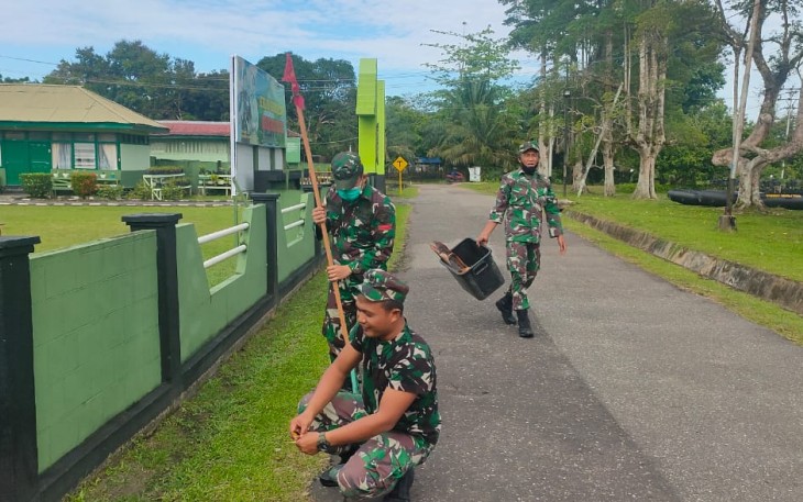 Jaga Kebersihan, Personil Kodim 1206/PSB Laksanakan Pembersihan Di Makodim