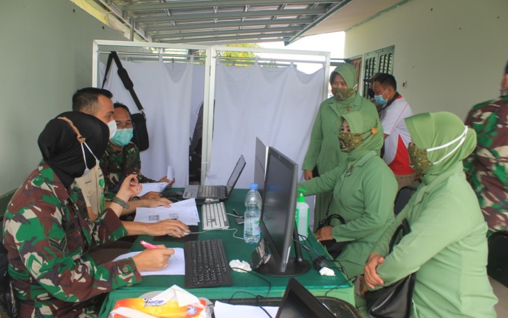 Persit KCK Cabang XLII Kodim 1016 Palangka Raya Jalani Vaksinasi Covid-19 Dosis Pertama