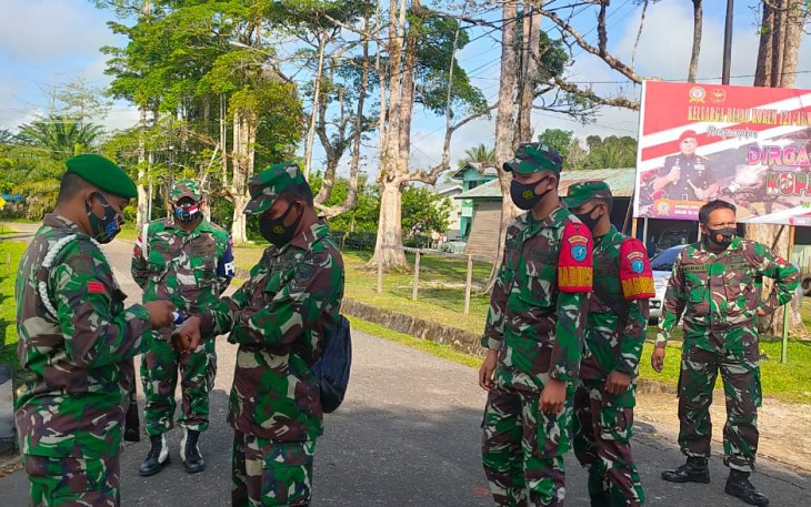 Sebelum Melaksanakan Apel Pagi Personil Tetap Mengutamakan Prokes Covid-19