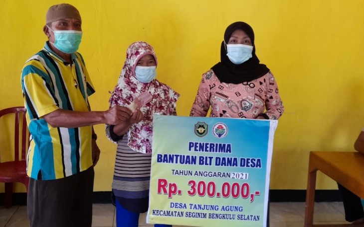 Pemdes Tanjung Agung Salurkan BLT-DD Tahap II 