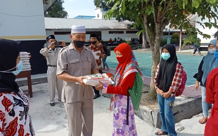 Kebersamaan Kepedulian Disekolah Terus Digelorakan Kepala Sekolah Baik Kepada Guru Maupun Wali Murid