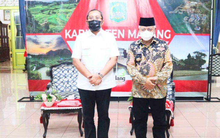 Wakil Ketua DPRD Jatim Sahat Tua Simanjuntak  Foto Bersama 