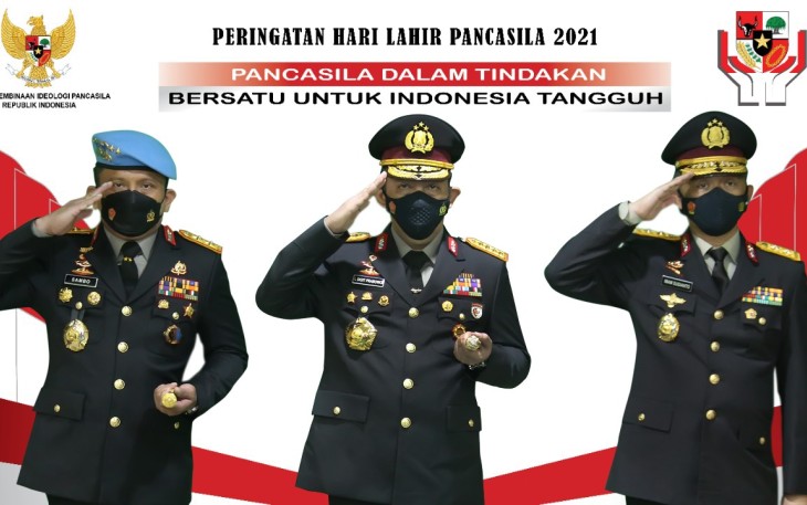 Kapolri dan jajarannya foto bersama saat memperingati hari lahirnya Pancasila 