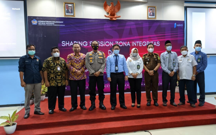 Foto Bersama Kepala KPPN Mukomuko dan Peserta Sharing Session Zona Integritas