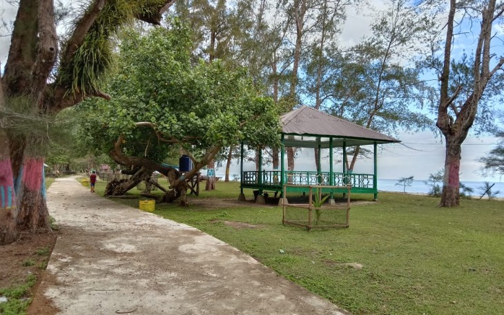 Salah satu titik lokasi objek wisata Pantai Teluk Bayu Kayu Menang