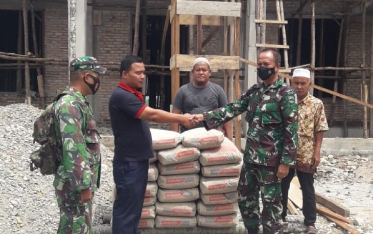 Dandim 0209/LB Salurkan Bantuan Material Untuk Pembangunan Mesjid di Desa Simonis