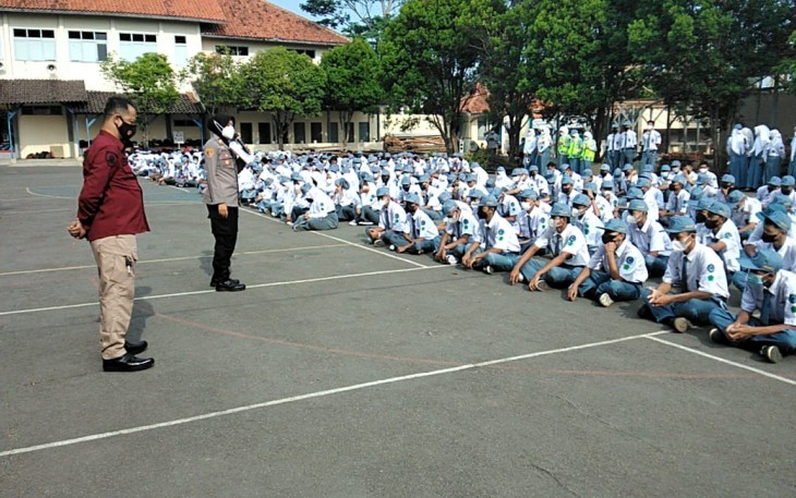 Cegah Kenakalan Remaja, Polsek Cigasong Laksanakan Binluh di SMK Korpri Majalengka