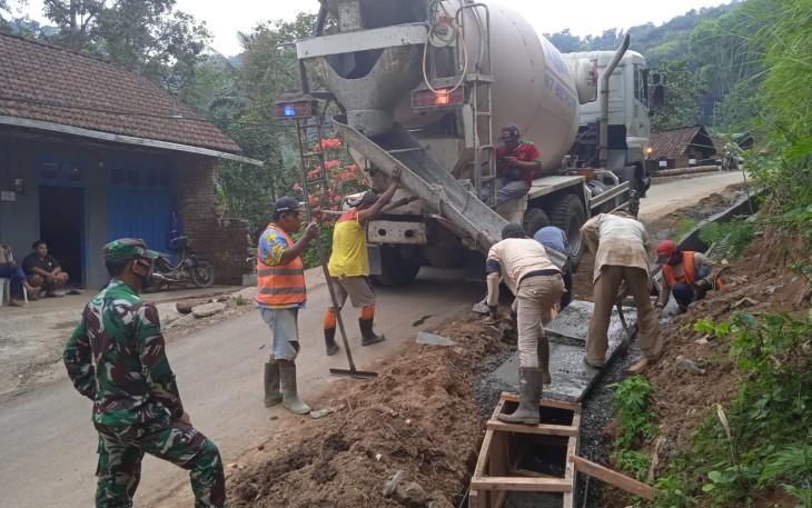 Kuda Besi Cor Beton Muncul di Lokasi TMMD 112