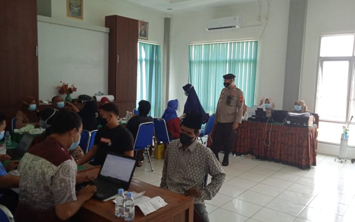Kapolsek Pegandon Ajak Warga Tervaksin Tetap Mematuhi Prokes