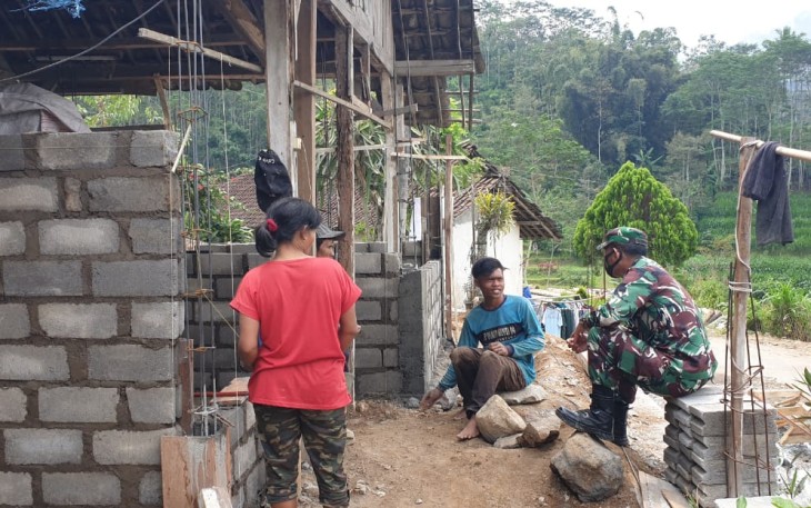 Curhat Warga TMMD 112 Kodim 0818 Kepada Satgas 