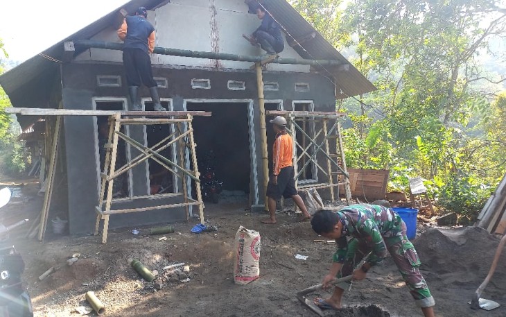 Dua Andang Bambu Penolong di RTLH Bapak Supadi