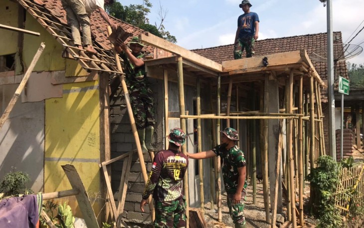 Tambal Sulam Pilihan Satgas TMMD 112 