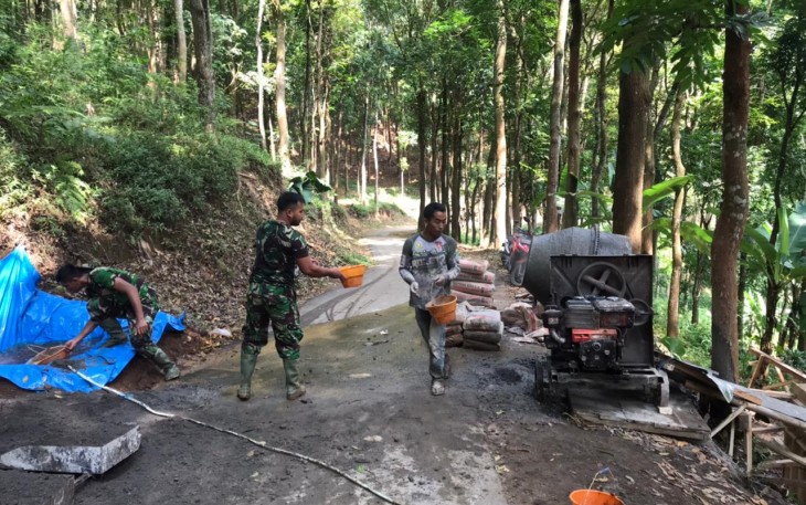 Kelakar Satgas Hilangkan Penat 