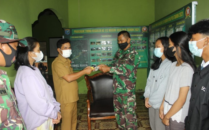 Remaja di Kelurahan Kampuri Meriahkan HUT TNI Ke 76 Bersama Satgas TMMD