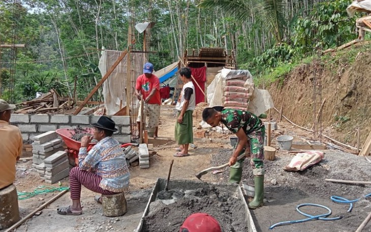 Adonan untuk RTLH Pak Suwanto Siap Menanti