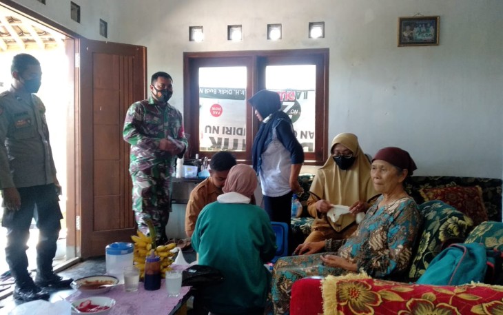 Vaksin Lansia Aman dan Halal 