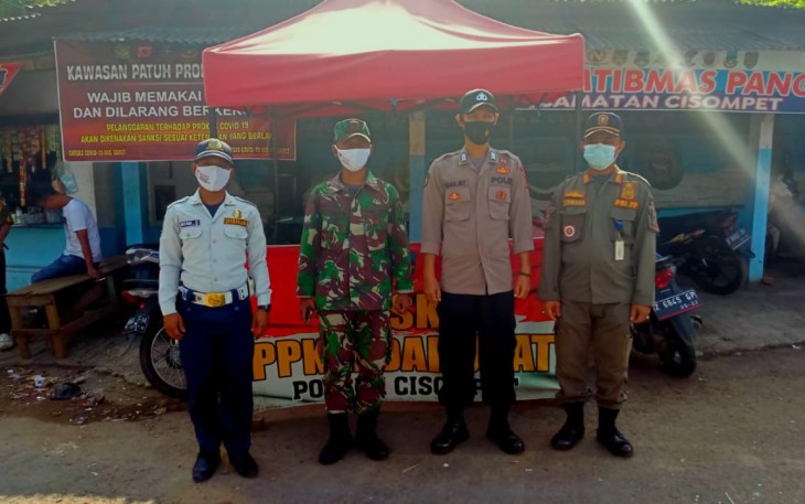 Kapolsek Cisompet-Polres Garut Lakukan Penerapan dan Sosialisasi PPKM Level 3 Wilkum Kecamatan Cisompet