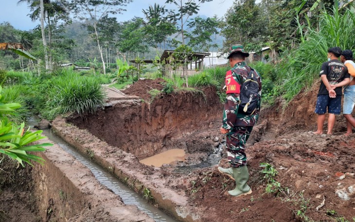Dan SSK Tinjau Pengerjaan Plat Dekker di TMMD 112