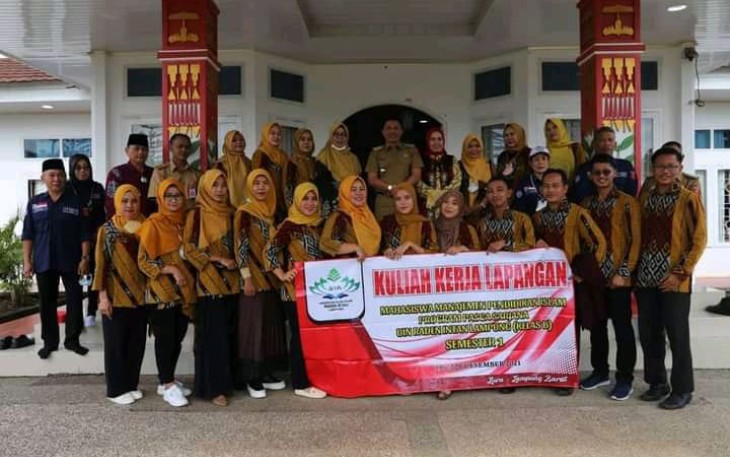 sebanyak 20 orang Mahasiswa UIN Raden Intan Lampung di sambut oleh Bupati Lampung Barat Parosil Mabsus dan ketua Leterasi Partinia Parosil Bertempat Rumah Dinas Bupati