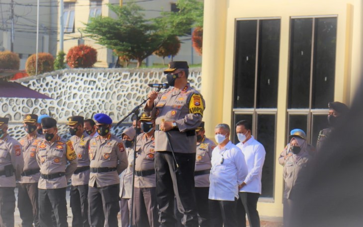 Pimpin apel pagi hari ini Senin (27/12), Kapolda Bengkulu Irjen Pol Drs Guntur Setyanto, M.Si, menyampaikan permohonan pamit undur diri karena dirinya memasuki masa purna bhakti