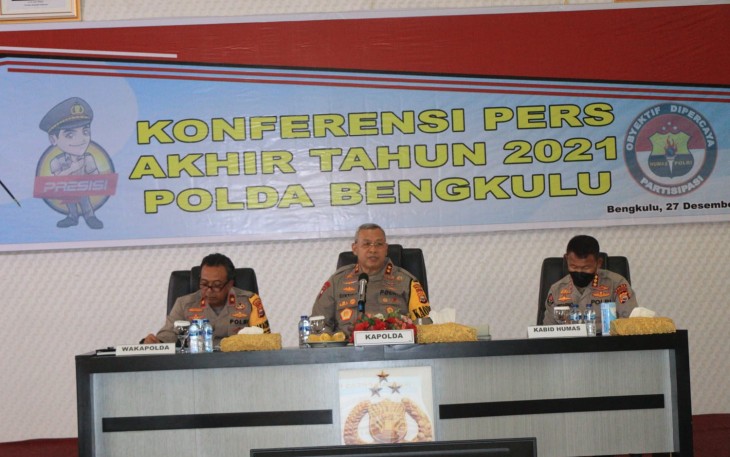 Polda Bengkulu melalui Bidang Hubungan Masyarakat ( HUMAS ) menggelar Press Conference Akhir Tahun 2021