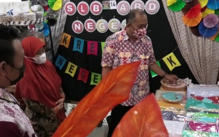 Ketua DPRD Kota Malang I Made Riandiana Kartika pun memberi acungan jempol atas semangat, keahlian dan hasil karya mereka. Menurutnya