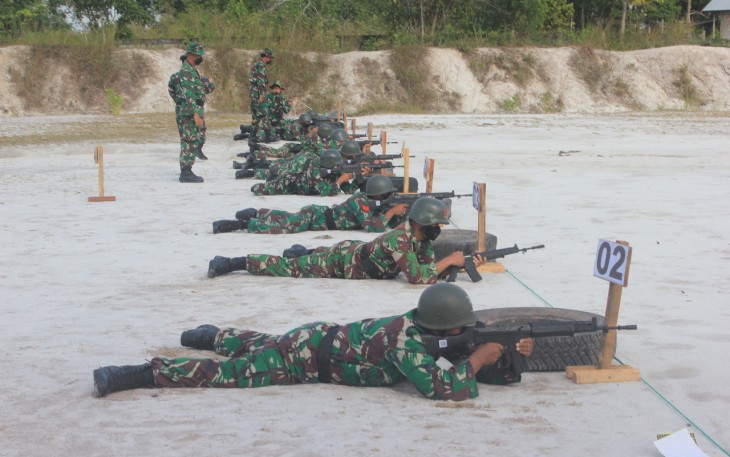  Ratusan anggota Kodim 1016/Palangka Raya melaksanakan Latihan Menembak Senjata Ringan