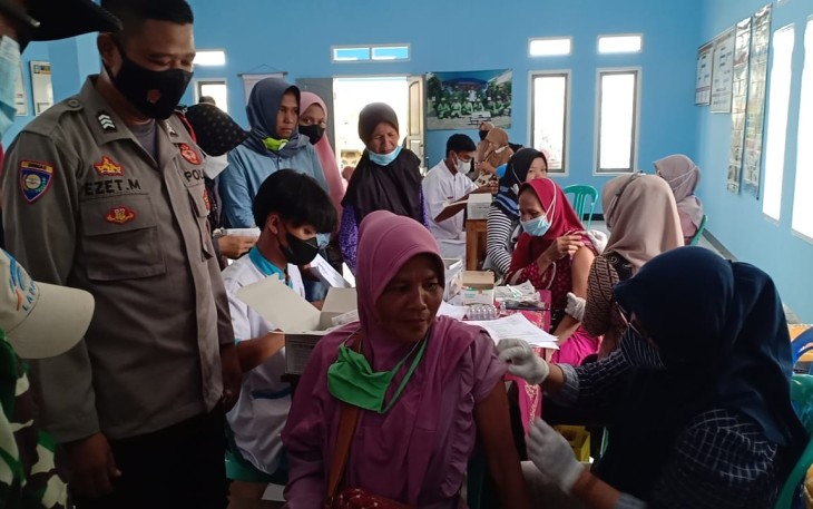 Monitoring Pelaksanaan Vaksinasi Absolut Polsek Pameungpeuk-Polres Garut
