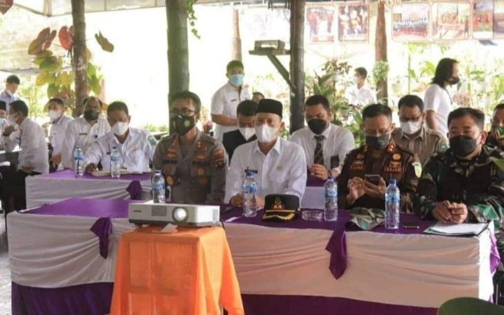 Wabup Beserta Forkopimda Pasaman Mengikuti Video Con Sumdarsin