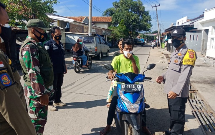 Polsek Sumberjaya Gelar Ops Yustisi Gabungan Mendisiplinkan Warga Menerapkan Prokes Covid-19