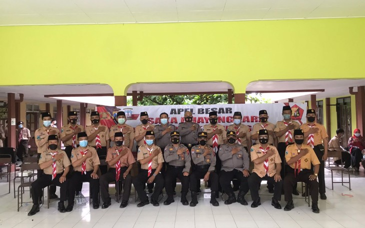 Kasat binmas Polres Tulungagung selaku pembina saka Bhayangkara mengambil Apel Besar Saka Bhayangkara Jajaran Polres Tulungagung yang di ikuti oleh Anggota Saka Bhayangkara Polres Tulungagung yang bertempat di Sanggar Bhakti Pramuka