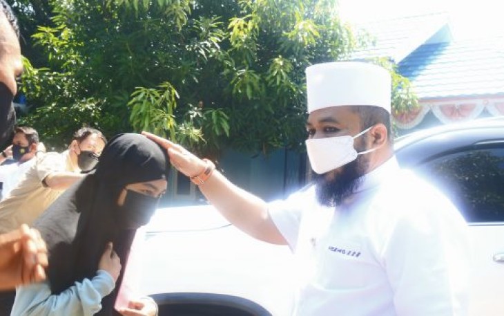Suci Afriyani mengucapkan terimaskasih dihadapan Walikota Helmi Hasan.