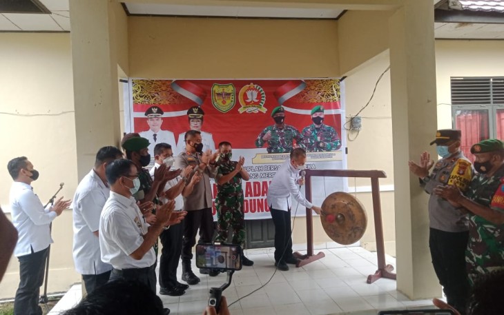Dandim 1016/Plk Kolonel Inf Rofiq Yusuf melalui Pabung Gumas Mayor Inf Idham Khalid bersama Bupati Gumas Jaya Samaya Monong serta disaksikan unsur Muspida setempat, meresmikan Program Kampung Berkah