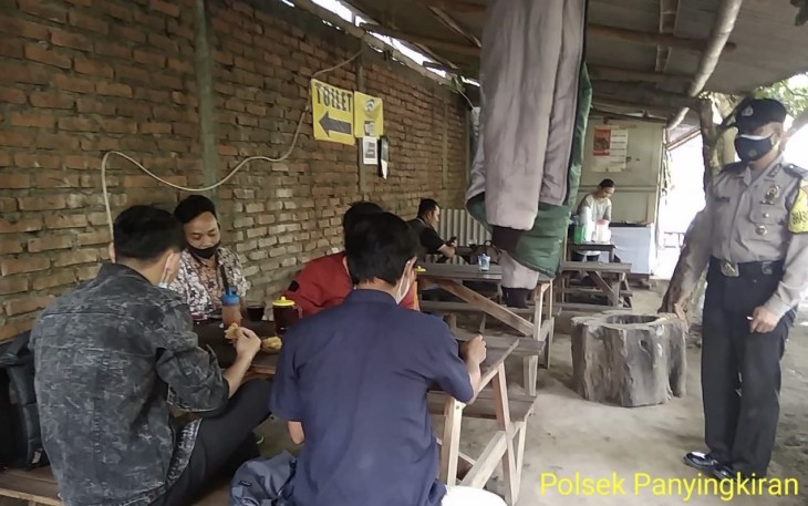 Bhabinkamtibmas Polsek Panyingkiran Berikan Imbauan Pada Warga Binaan Agar Selalu Patuhi Protokol Kesehatan