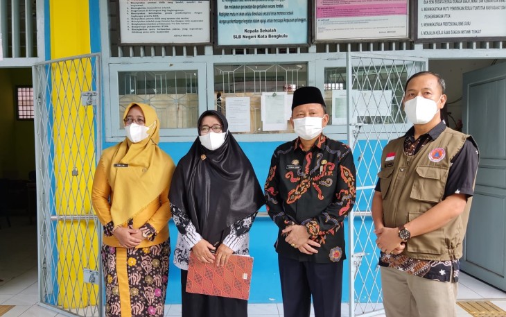 Sekretaris Daerah (Sekda) Provinsi Bengkulu, Hamka Sabri menutup kegiatan Satuan Pendidikan Aman Bencana (SPAB) yang telah dilaksanakan dari tanggal 10-25 November 2021 di SLBN 1 Kota Bengkulu